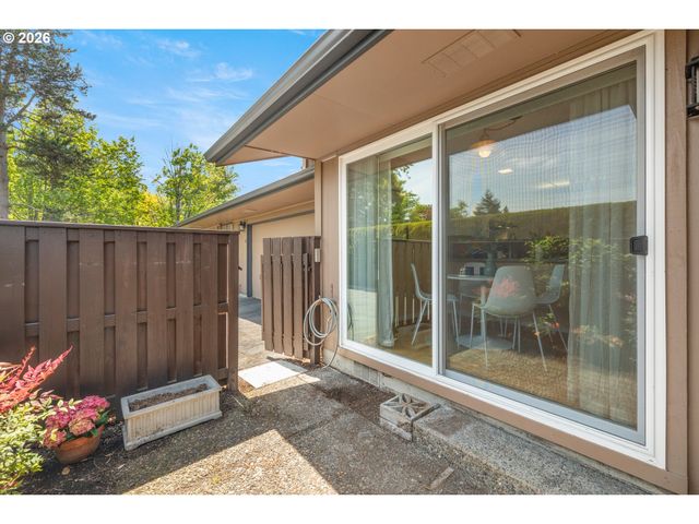 6 CONDOLEA Dr, Lake Oswego, OR 97035
