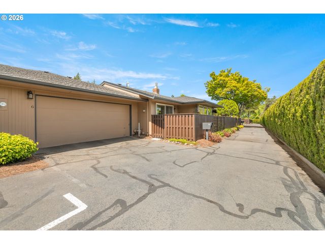 6 CONDOLEA Dr, Lake Oswego, OR 97035