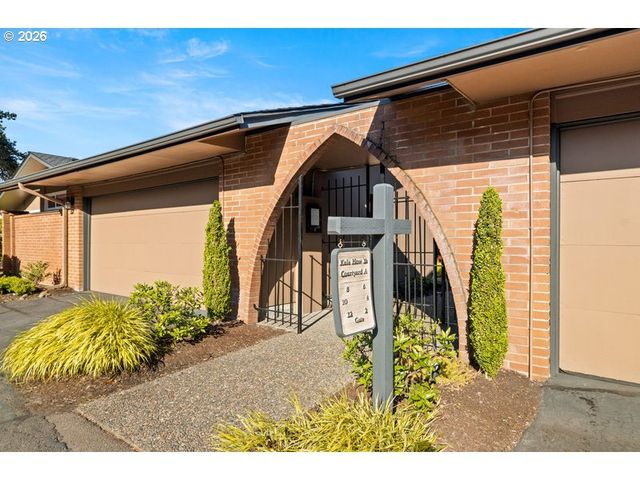 6 CONDOLEA Dr, Lake Oswego, OR 97035