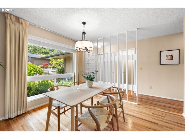 6 CONDOLEA Dr, Lake Oswego, OR 97035