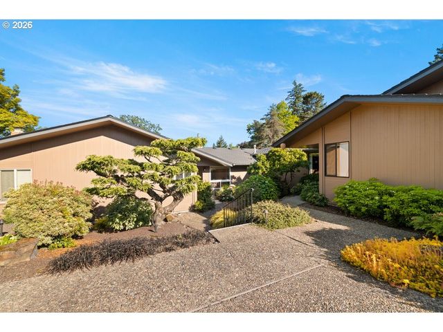 6 CONDOLEA Dr, Lake Oswego, OR 97035