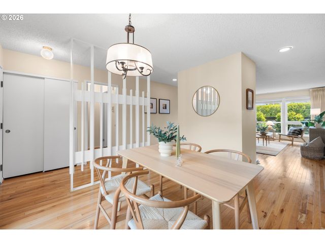 6 CONDOLEA Dr, Lake Oswego, OR 97035