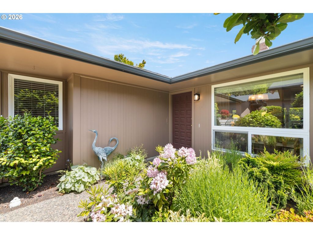 6 CONDOLEA Dr, Lake Oswego, OR 97035