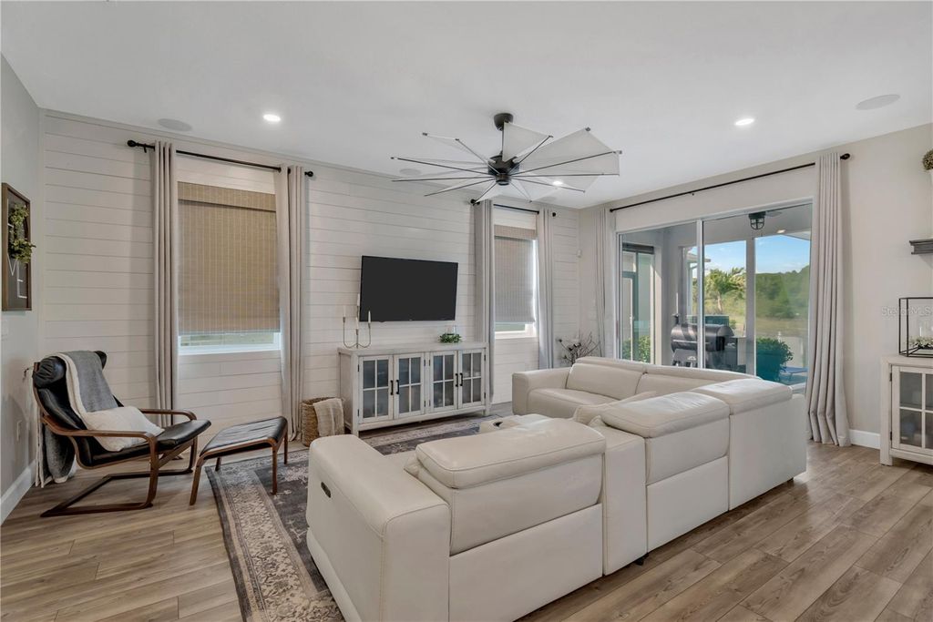 Image 16 of property listing at 315 BLACKROCK LANE, Apollo Beach, FL 33572