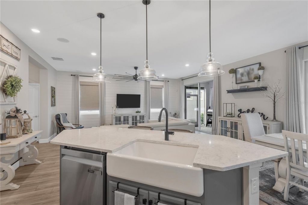 Image 20 of property listing at 315 BLACKROCK LANE, Apollo Beach, FL 33572