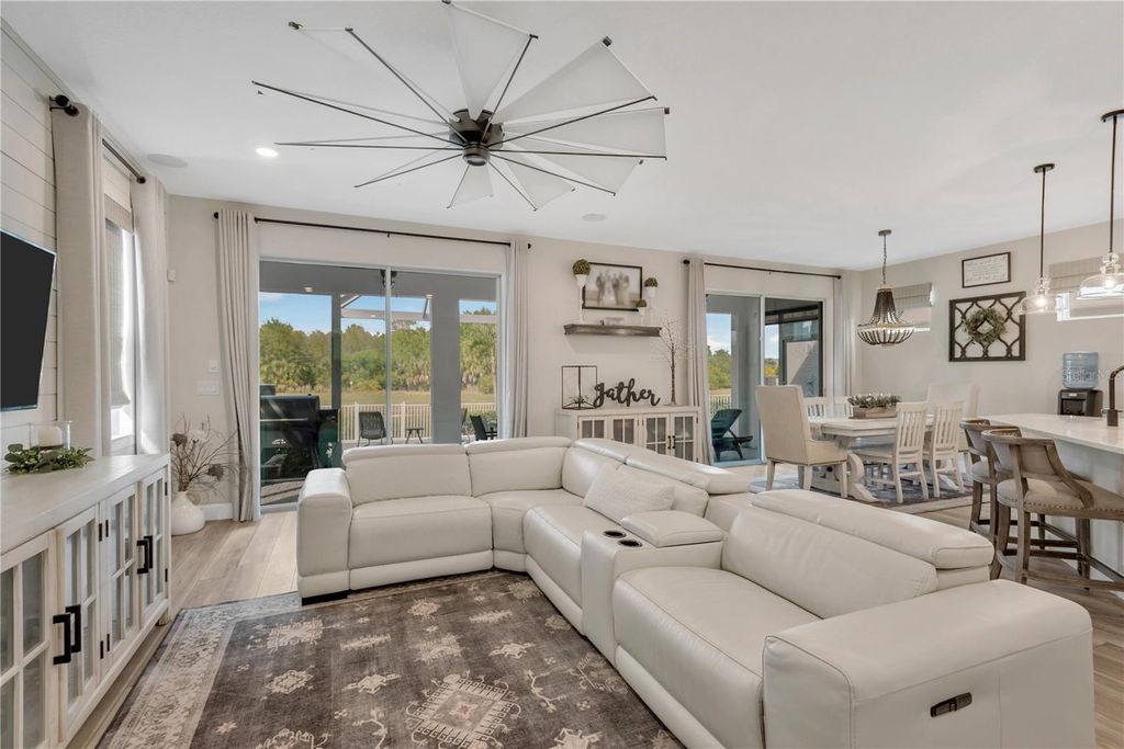 Image 3 of property listing at 315 BLACKROCK LANE, Apollo Beach, FL 33572