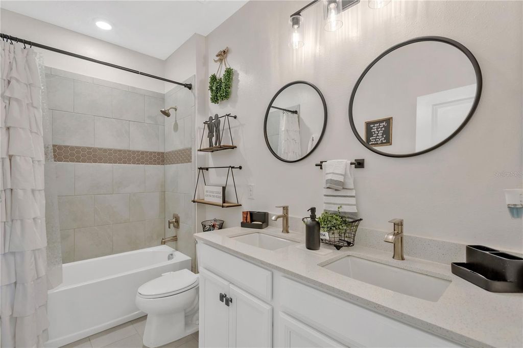 Image 27 of property listing at 315 BLACKROCK LANE, Apollo Beach, FL 33572