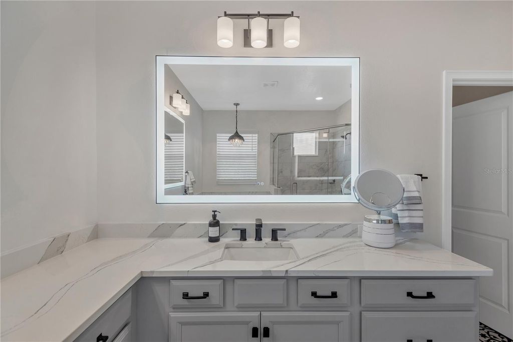 Image 33 of property listing at 315 BLACKROCK LANE, Apollo Beach, FL 33572