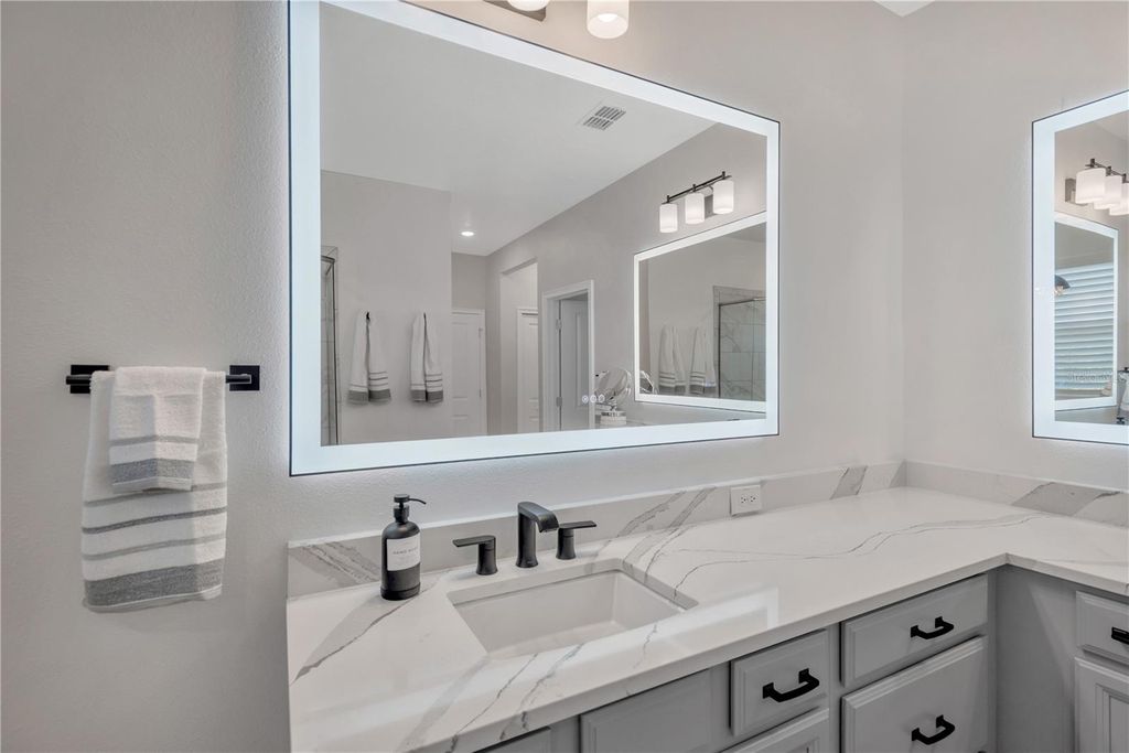 Image 34 of property listing at 315 BLACKROCK LANE, Apollo Beach, FL 33572