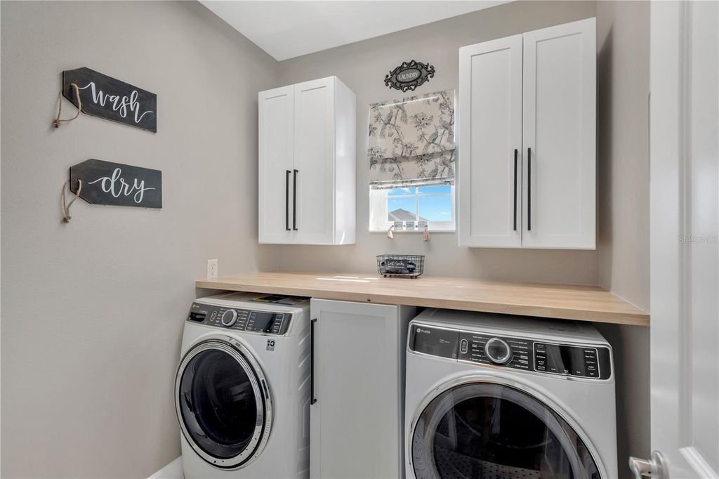 Image 6 of property listing at 315 BLACKROCK LANE, Apollo Beach, FL 33572