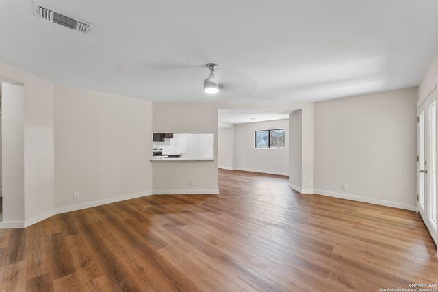 8127 Sunshine Trail Dr, San Antonio, TX 78244