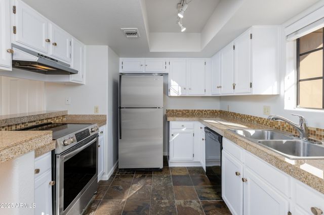 1025 E Highland Avenue 30, Phoenix, AZ 85014