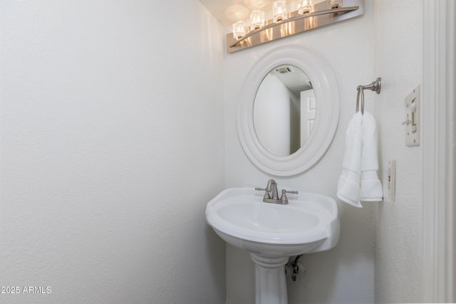 1025 E Highland Avenue 30, Phoenix, AZ 85014