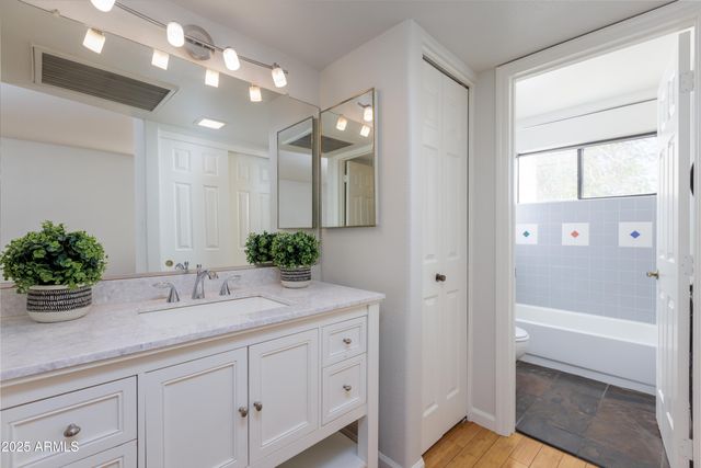 1025 E Highland Avenue 30, Phoenix, AZ 85014