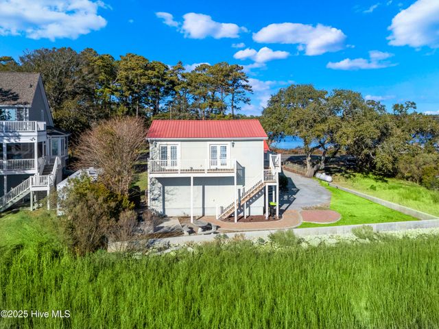 641 Shoreline Drive W, Sunset Beach, NC 28468