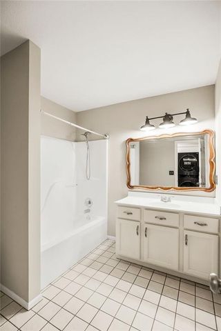 704 SE 11th Street, Lee's Summit, MO 64081