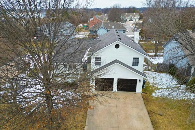 704 SE 11th Street, Lee's Summit, MO 64081