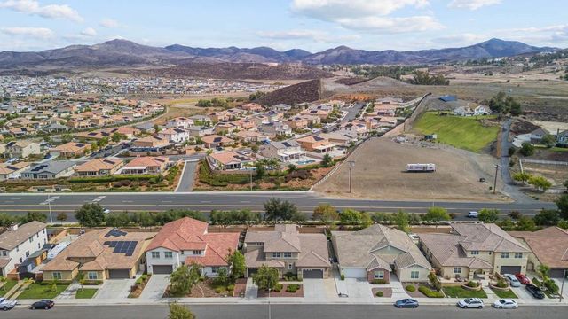 35160 Mahogany Glen Dr., Winchester, CA 92596