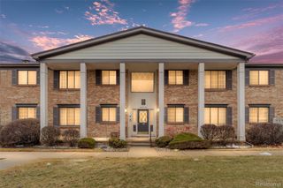 19729 Ridgemont Street 31, St. Clair Shores, MI 48080