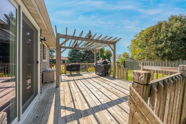 1341 ALPINE LANE, Neenah, WI 54956