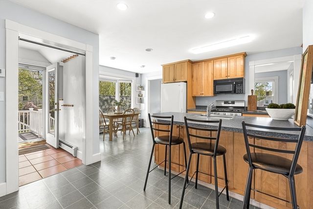 21 Howe St, Wellesley, MA 02482