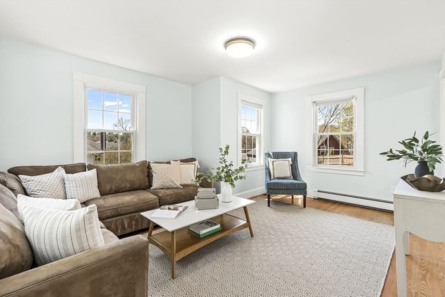 21 Howe St, Wellesley, MA 02482