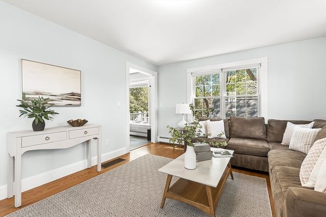 21 Howe St, Wellesley, MA 02482