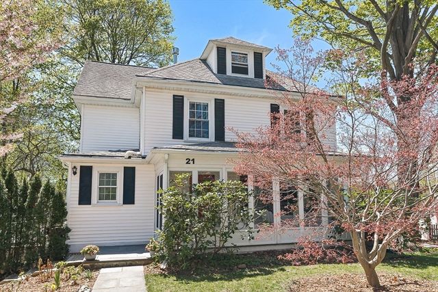 21 Howe St, Wellesley, MA 02482