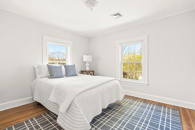 21 Howe St, Wellesley, MA 02482