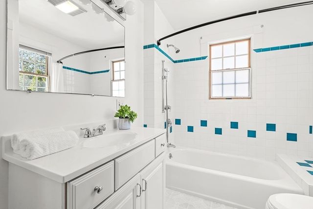 21 Howe St, Wellesley, MA 02482