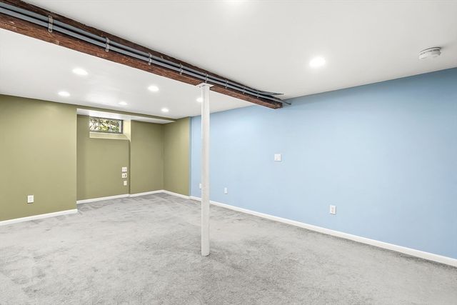 21 Howe St, Wellesley, MA 02482