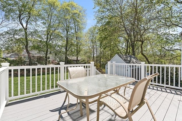 21 Howe St, Wellesley, MA 02482