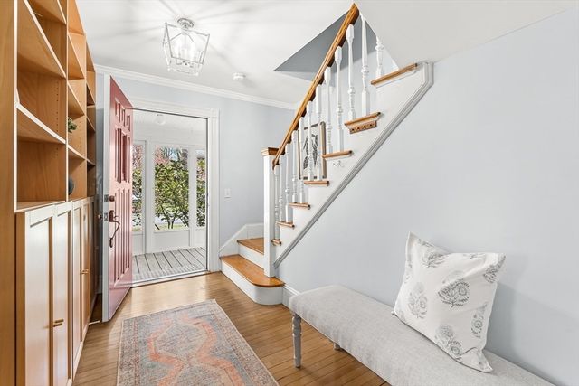 21 Howe St, Wellesley, MA 02482