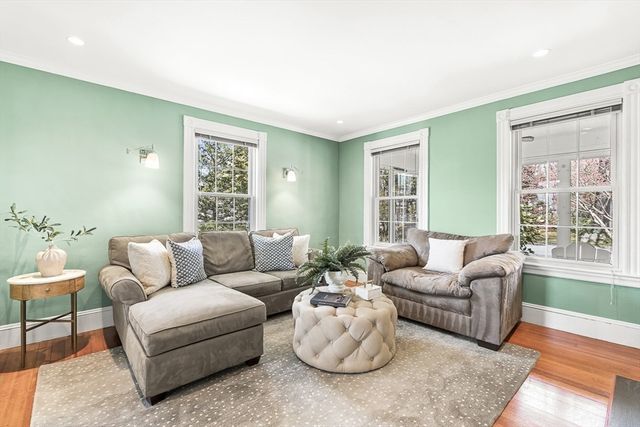 21 Howe St, Wellesley, MA 02482