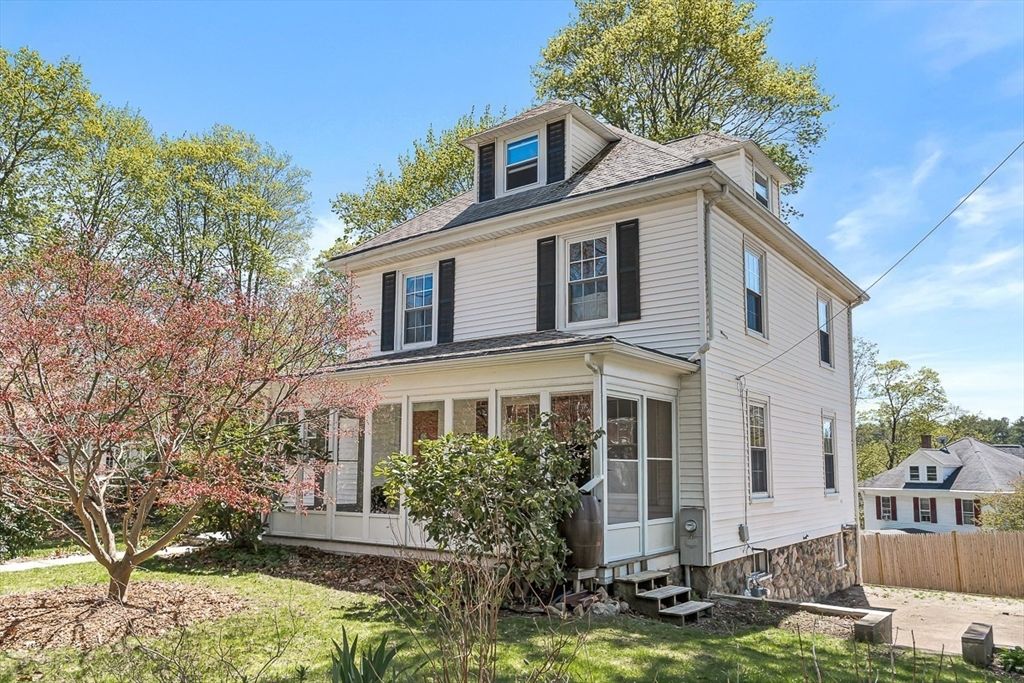21 Howe St, Wellesley, MA 02482
