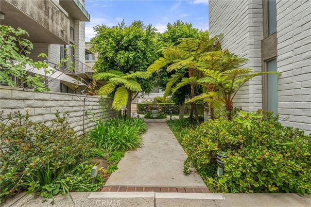 5305 White Oak Ave E, Encino, CA 91316