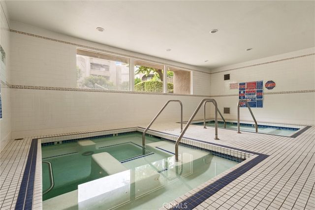 5305 White Oak Ave E, Encino, CA 91316