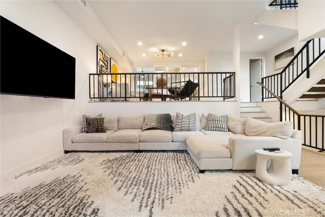 5305 White Oak Ave E, Encino, CA 91316