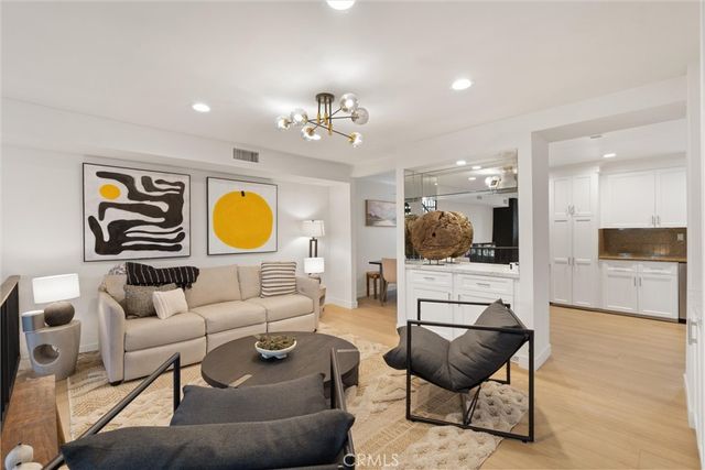 5305 White Oak Ave E, Encino, CA 91316