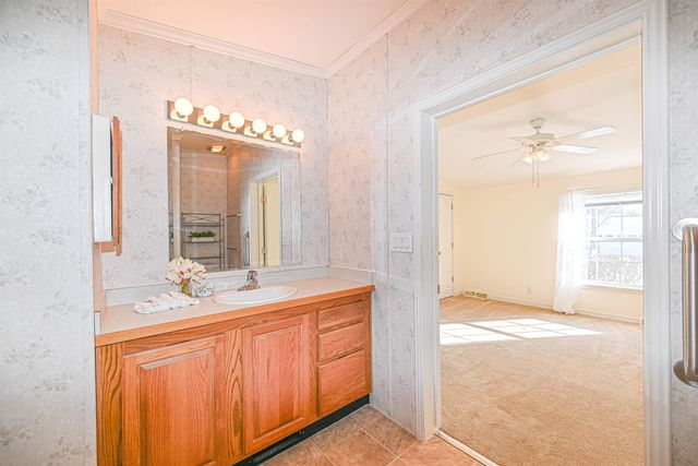 66 Sunset Way, Manchester, NH 03104