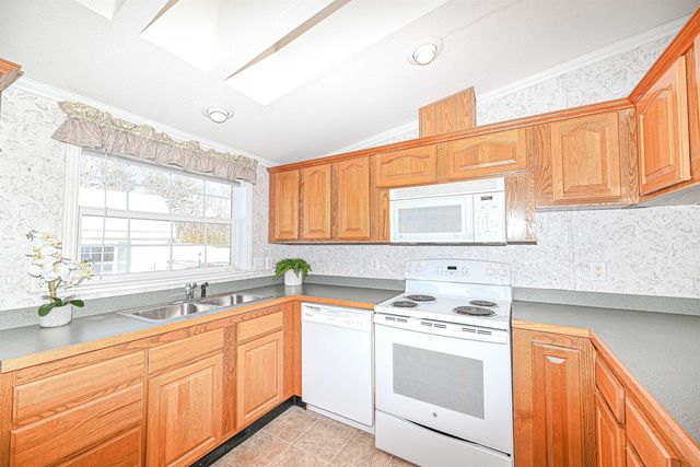 66 Sunset Way, Manchester, NH 03104