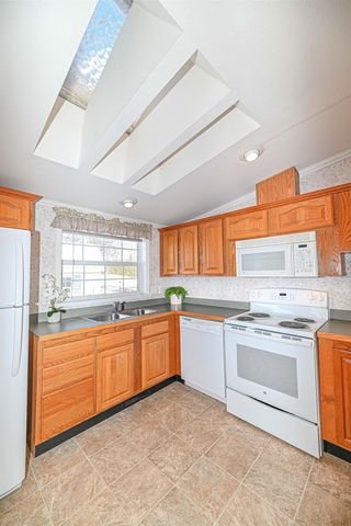 66 Sunset Way, Manchester, NH 03104