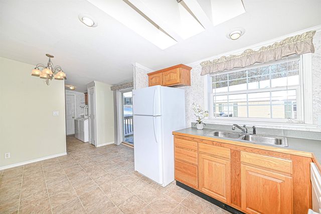 66 Sunset Way, Manchester, NH 03104