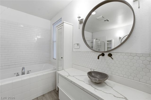 2450 Granada Bluff Court, Las Vegas, NV 89135