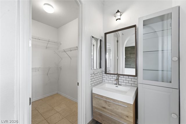2450 Granada Bluff Court, Las Vegas, NV 89135