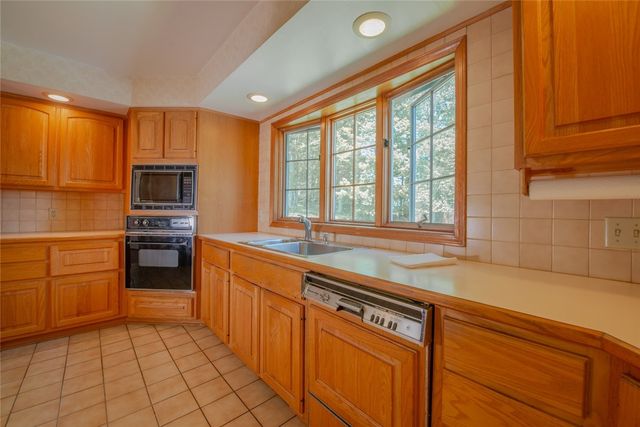 18 High Hill Drive, Pittsford, NY 14534