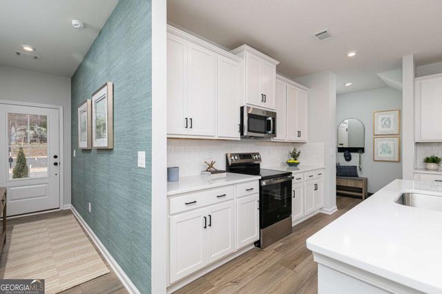 537 Raelyns Way, Loganville, GA 30052