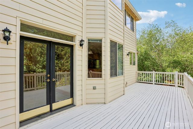 16580 SE 58th Place, Bellevue, WA 98006