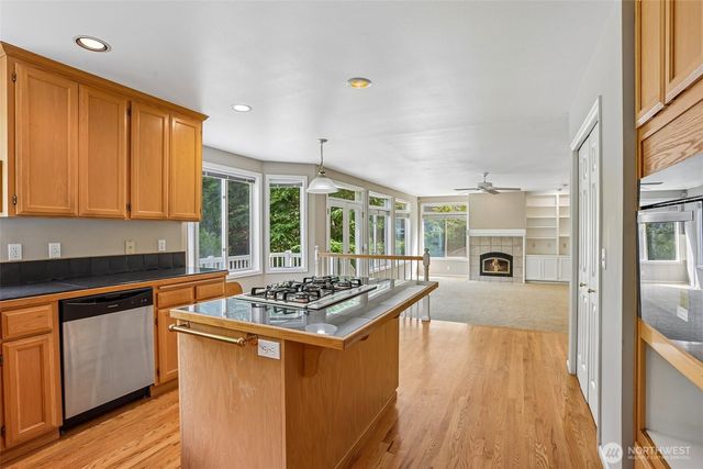 16580 SE 58th Place, Bellevue, WA 98006