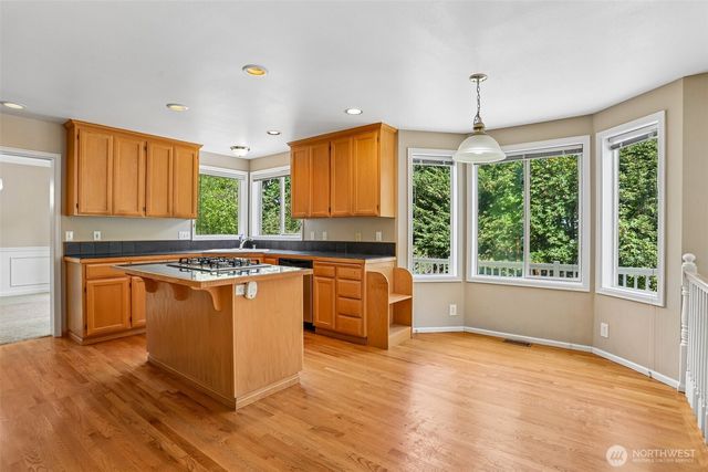 16580 SE 58th Place, Bellevue, WA 98006